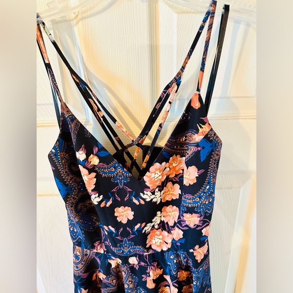 Bebe x Naven Floral Criss Cross Back Dress - Picture 3 of 7